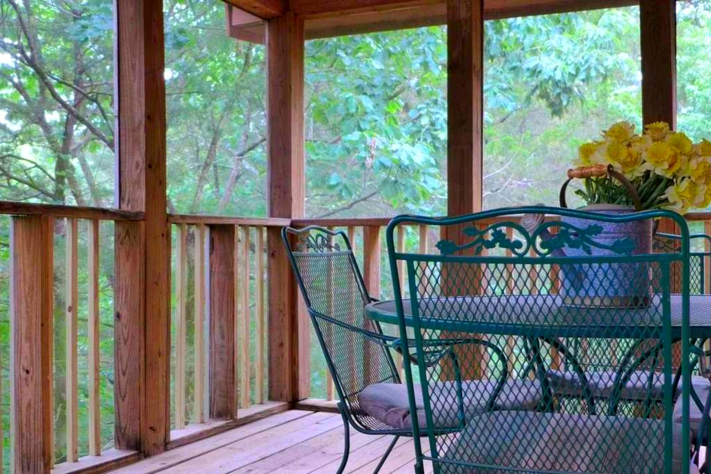 Rustic Luxury Cabin Getaway in a Gated Community in Branson West, Missouri