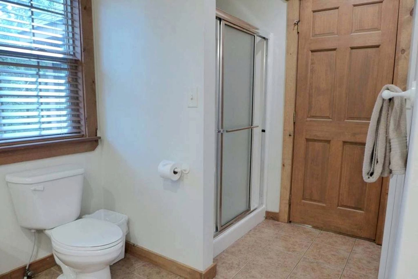 Rustic Luxury Cabin Getaway in a Gated Community in Branson West, Missouri