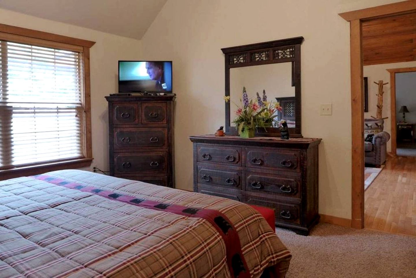 Rustic Luxury Cabin Getaway in a Gated Community in Branson West, Missouri