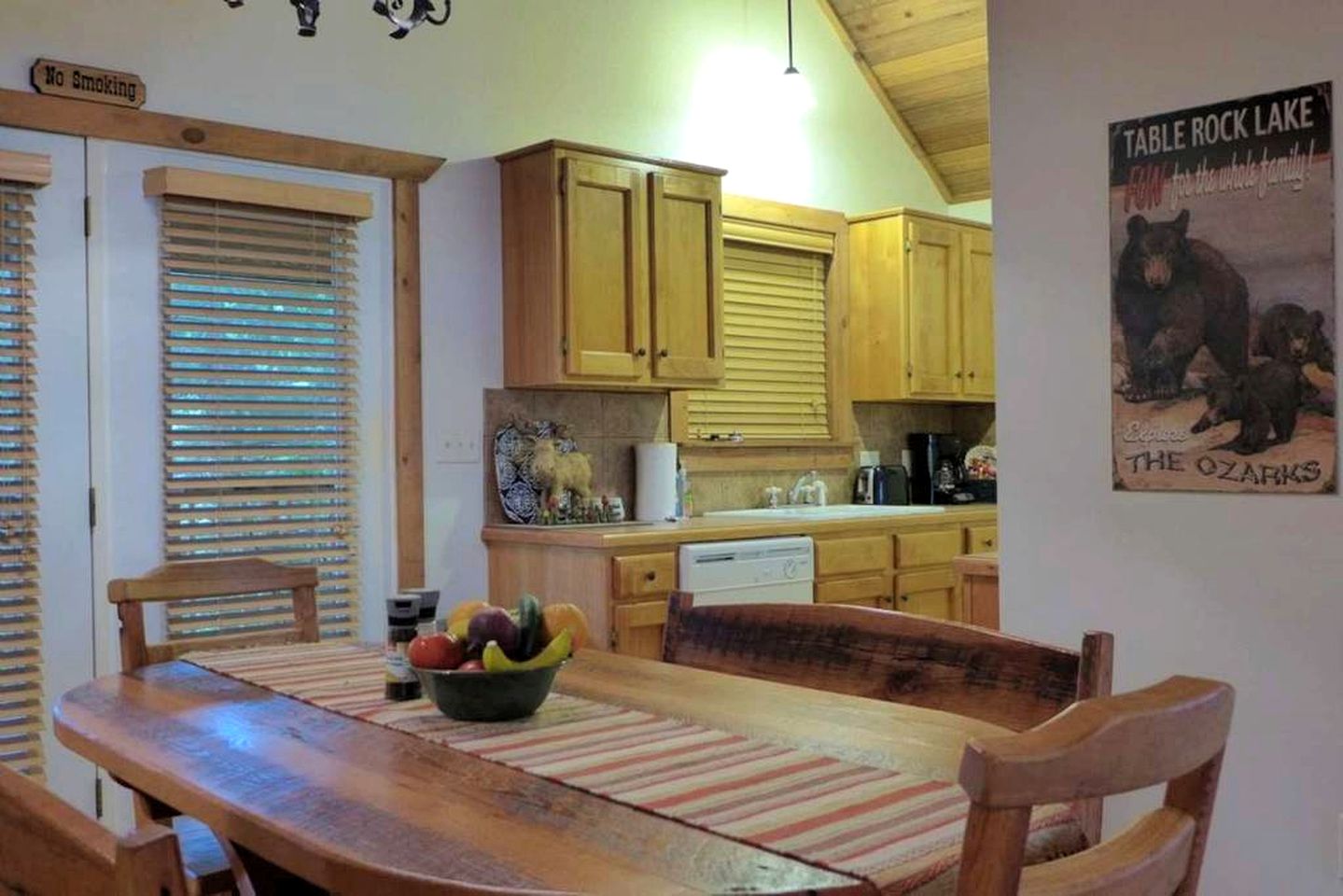 Rustic Luxury Cabin Getaway in a Gated Community in Branson West, Missouri