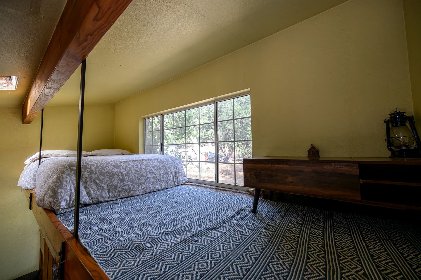 Rustic Mountain Lodge with Ocean Views near Palomar Observatory, Palomar Mountain CA