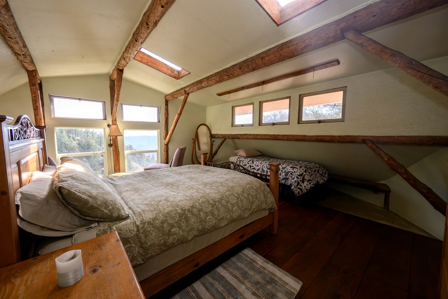 Rustic Mountain Lodge with Ocean Views near Palomar Observatory, Palomar Mountain CA