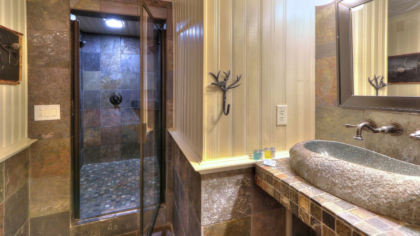 Nature's Hideaway: Cabin Retreat to Unwind from Gatlinburg's Crowds