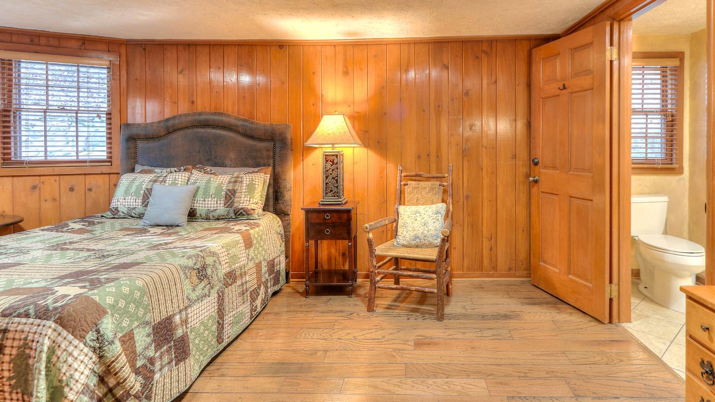 Nature's Hideaway: Cabin Retreat to Unwind from Gatlinburg's Crowds