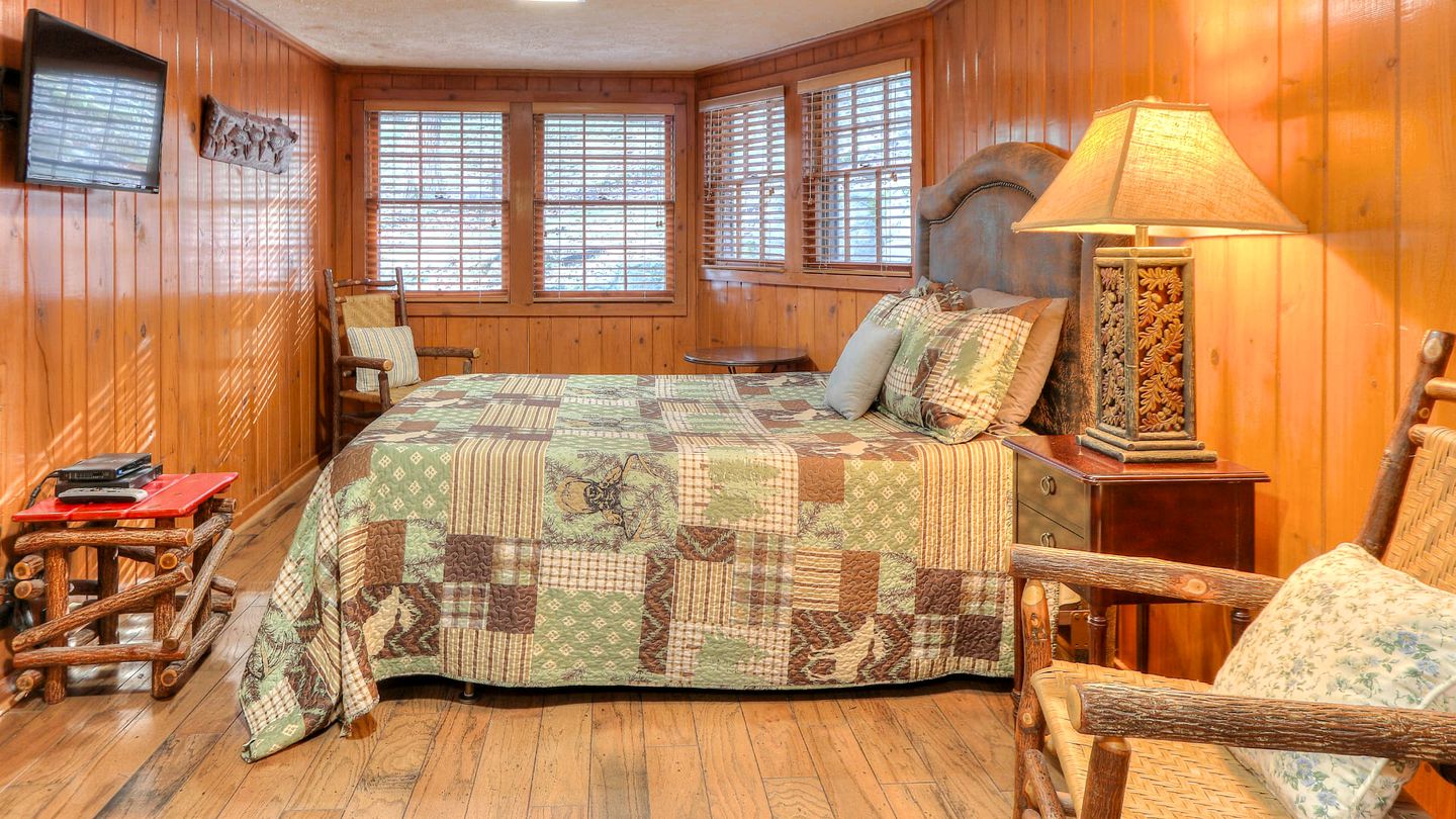 Nature's Hideaway: Cabin Retreat to Unwind from Gatlinburg's Crowds