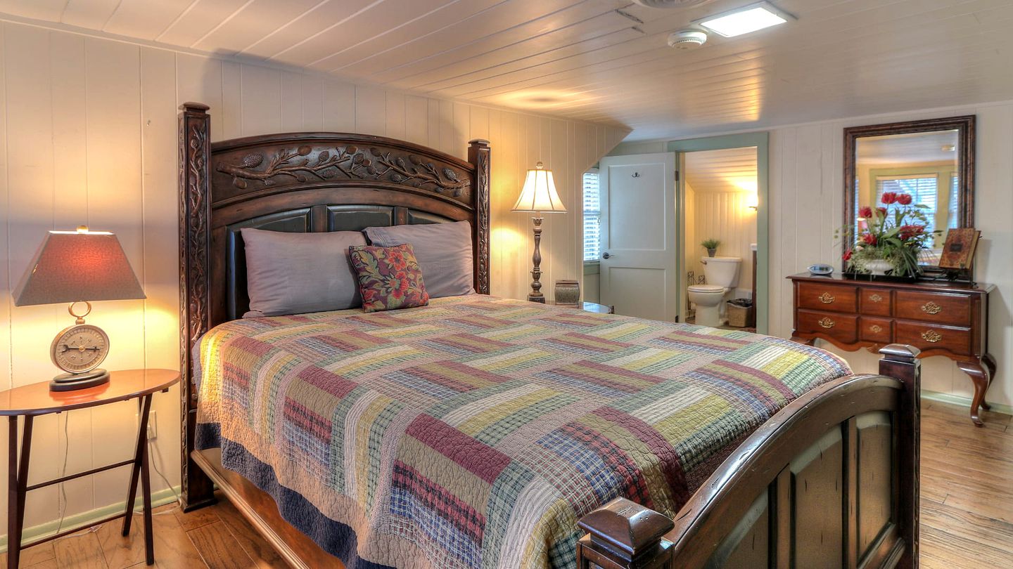 Nature's Hideaway: Cabin Retreat to Unwind from Gatlinburg's Crowds