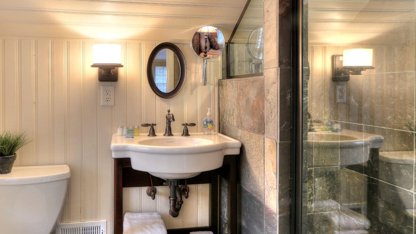 Nature's Hideaway: Cabin Retreat to Unwind from Gatlinburg's Crowds