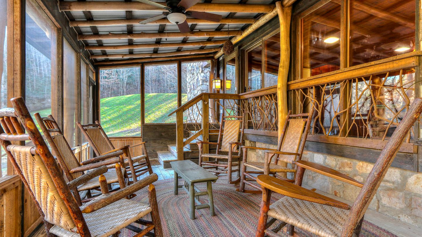 Nature's Hideaway: Cabin Retreat to Unwind from Gatlinburg's Crowds