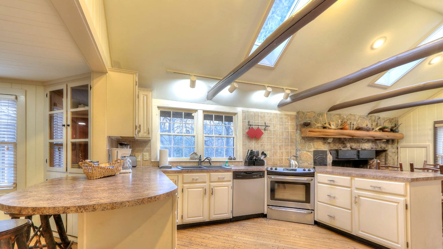 Nature's Hideaway: Cabin Retreat to Unwind from Gatlinburg's Crowds