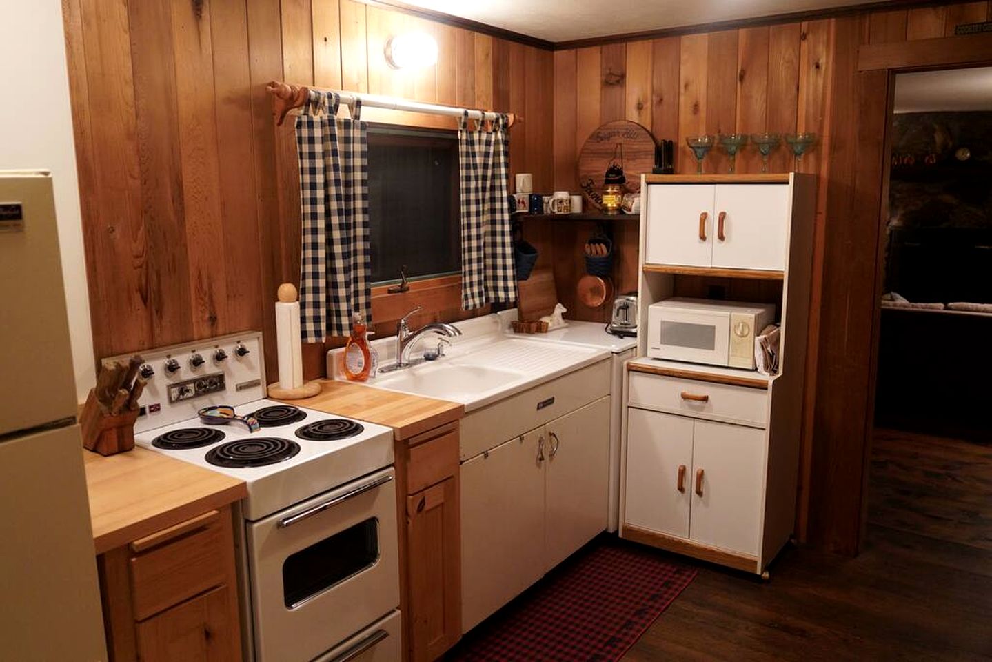 Rustic Pet-Friendly Bliss: Cabin Retreat in the White Mountains, NH