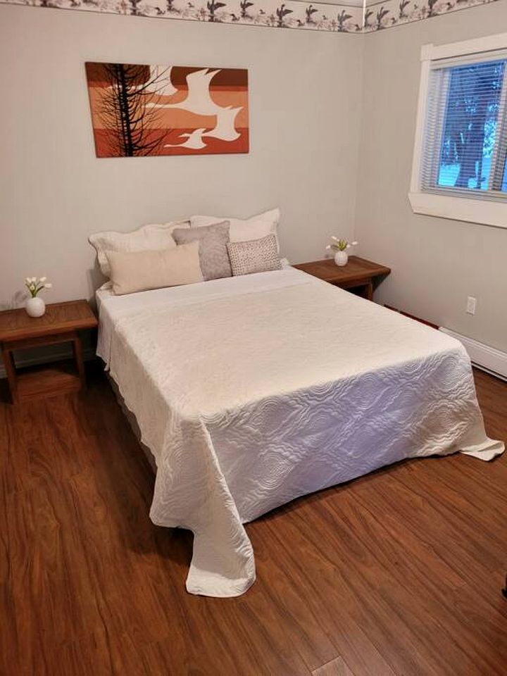 Spacious Family Cottage with Stunning Sunset Views on Sturgeon Lake, Near Bobcaygeon, Ontario