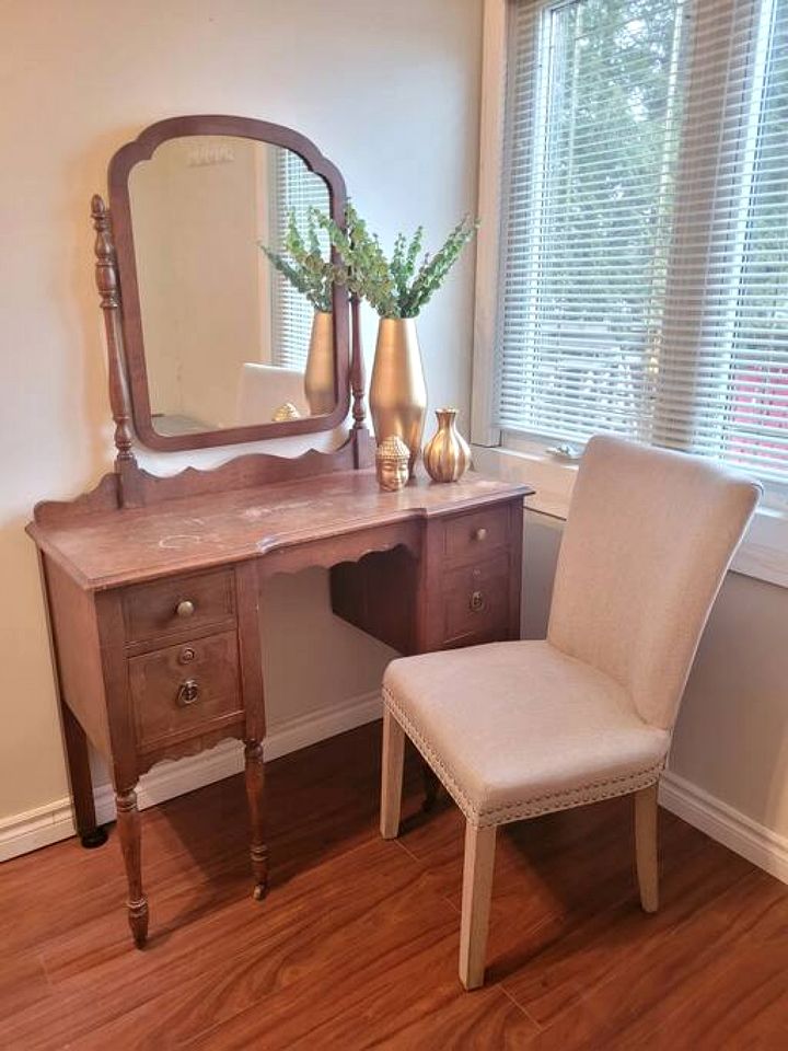 Spacious Family Cottage with Stunning Sunset Views on Sturgeon Lake, Near Bobcaygeon, Ontario