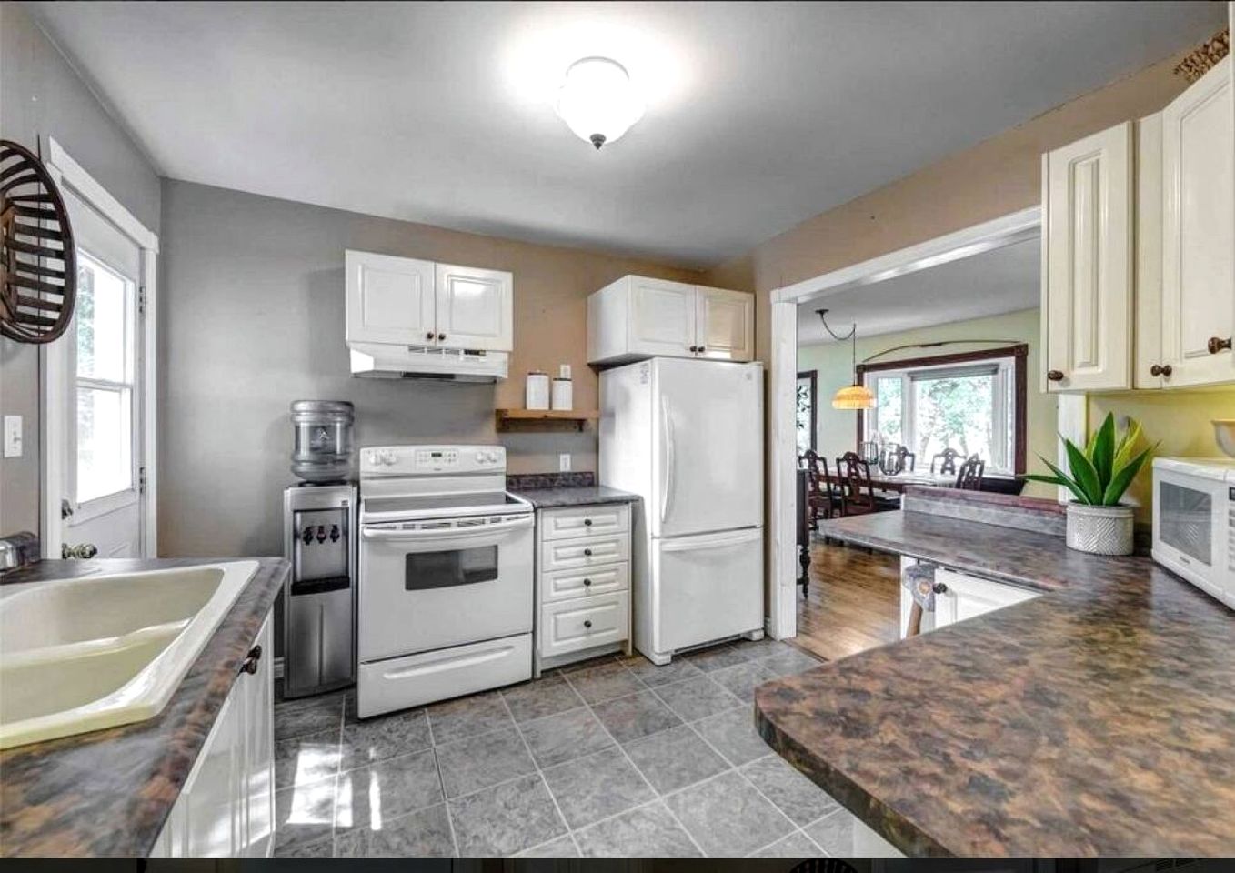 Spacious Family Cottage with Stunning Sunset Views on Sturgeon Lake, Near Bobcaygeon, Ontario