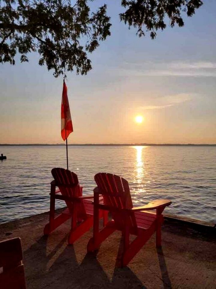 Spacious Family Cottage with Stunning Sunset Views on Sturgeon Lake, Near Bobcaygeon, Ontario