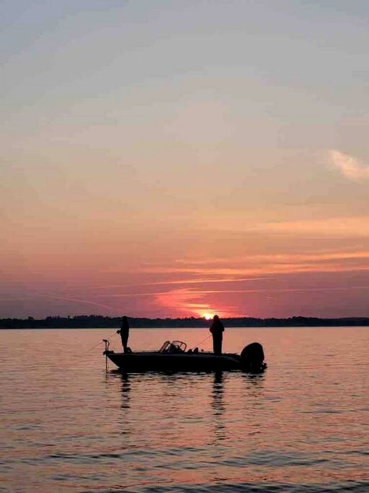 Spacious Family Cottage with Stunning Sunset Views on Sturgeon Lake, Near Bobcaygeon, Ontario