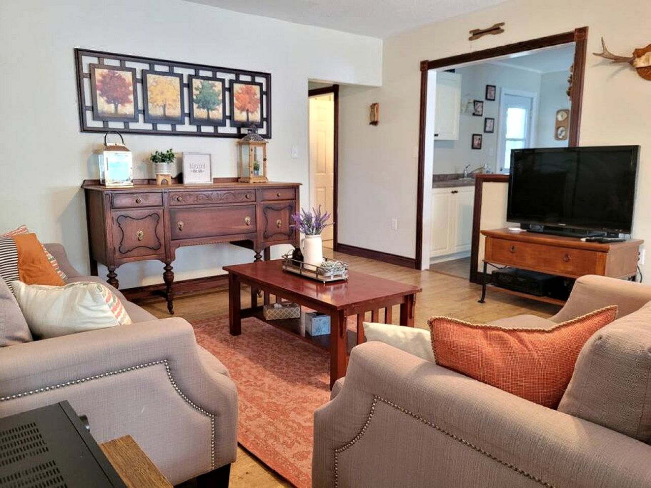 Spacious Family Cottage with Stunning Sunset Views on Sturgeon Lake, Near Bobcaygeon, Ontario