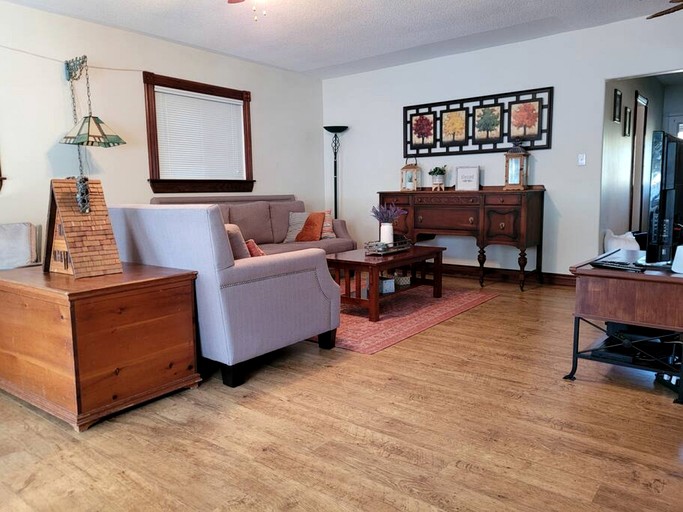 Cottages (Canada, Kawartha Lakes, Ontario)