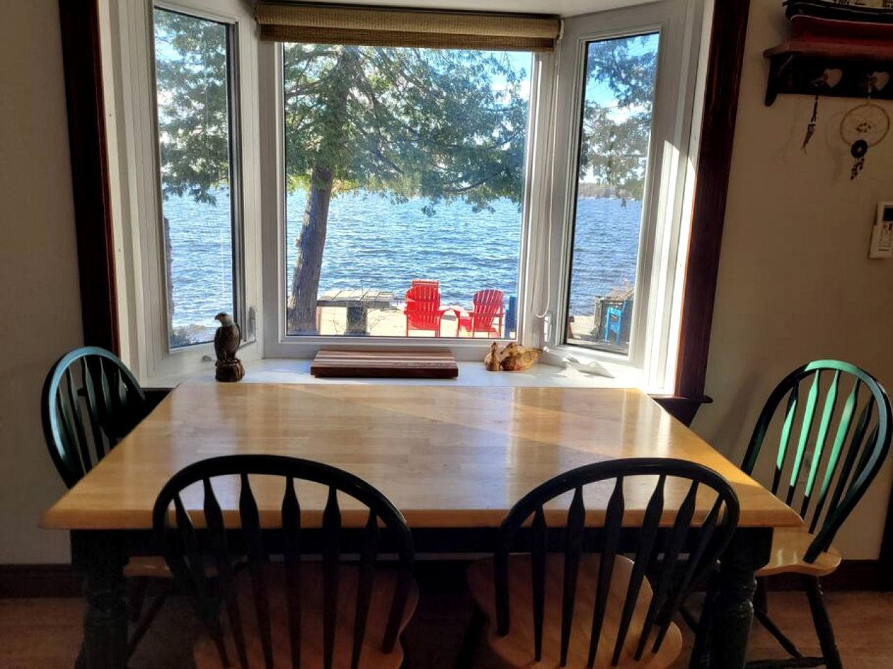 Spacious Family Cottage with Stunning Sunset Views on Sturgeon Lake, Near Bobcaygeon, Ontario