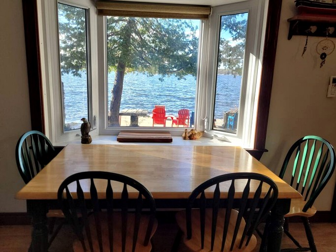 Cottages (Canada, Kawartha Lakes, Ontario)