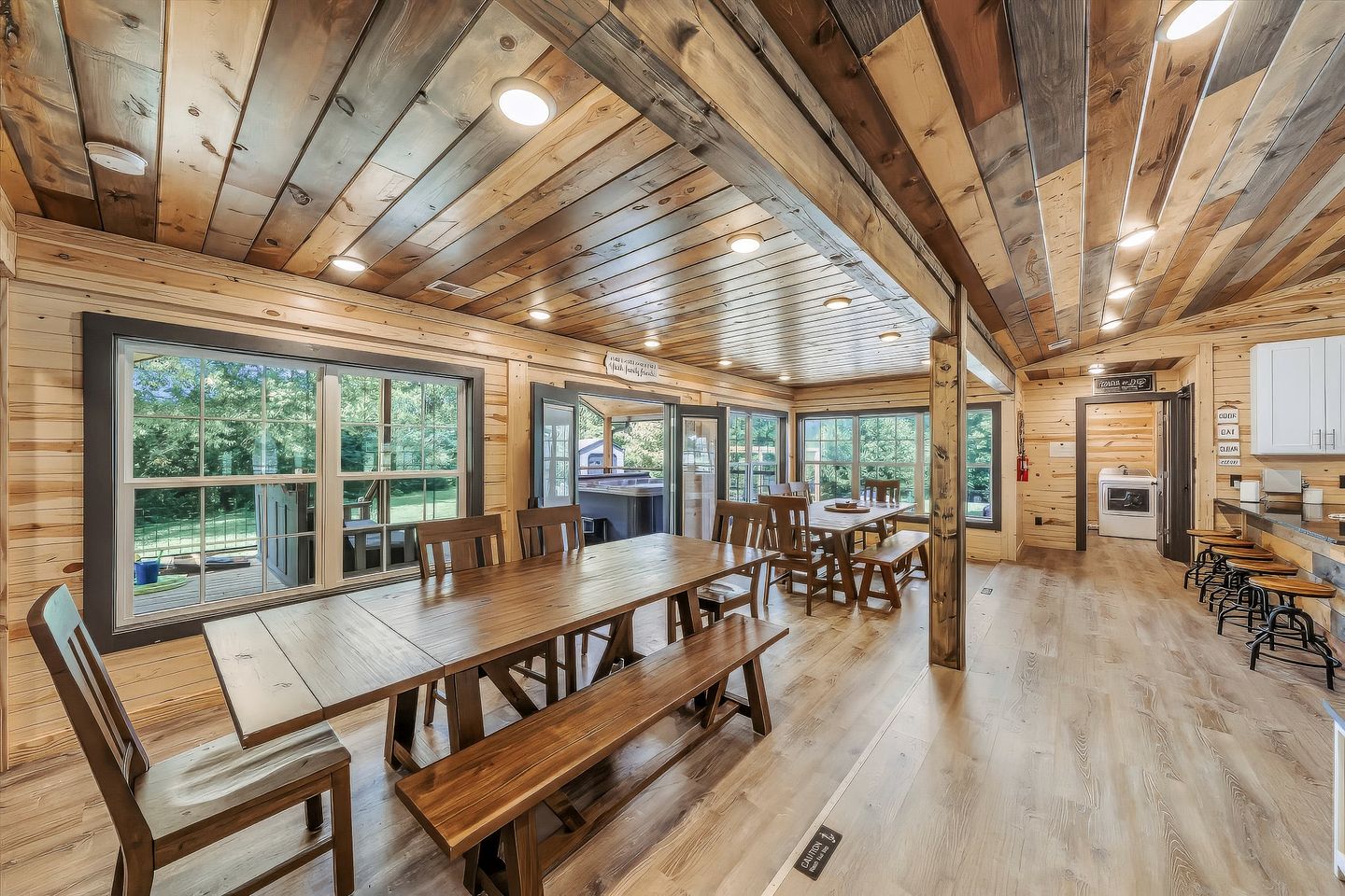 Rustic Farmhouse-Style Cabin with Hot Tub in Sevierville, Tennessee, near the Smoky Mountains