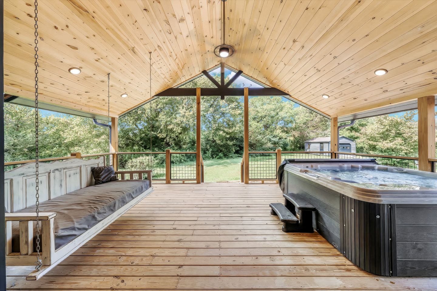 Rustic Farmhouse-Style Cabin with Hot Tub in Sevierville, Tennessee, near the Smoky Mountains