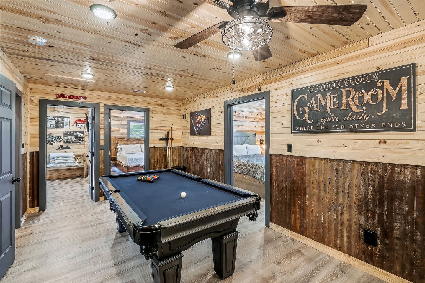 Rustic Farmhouse-Style Cabin with Hot Tub in Sevierville, Tennessee, near the Smoky Mountains