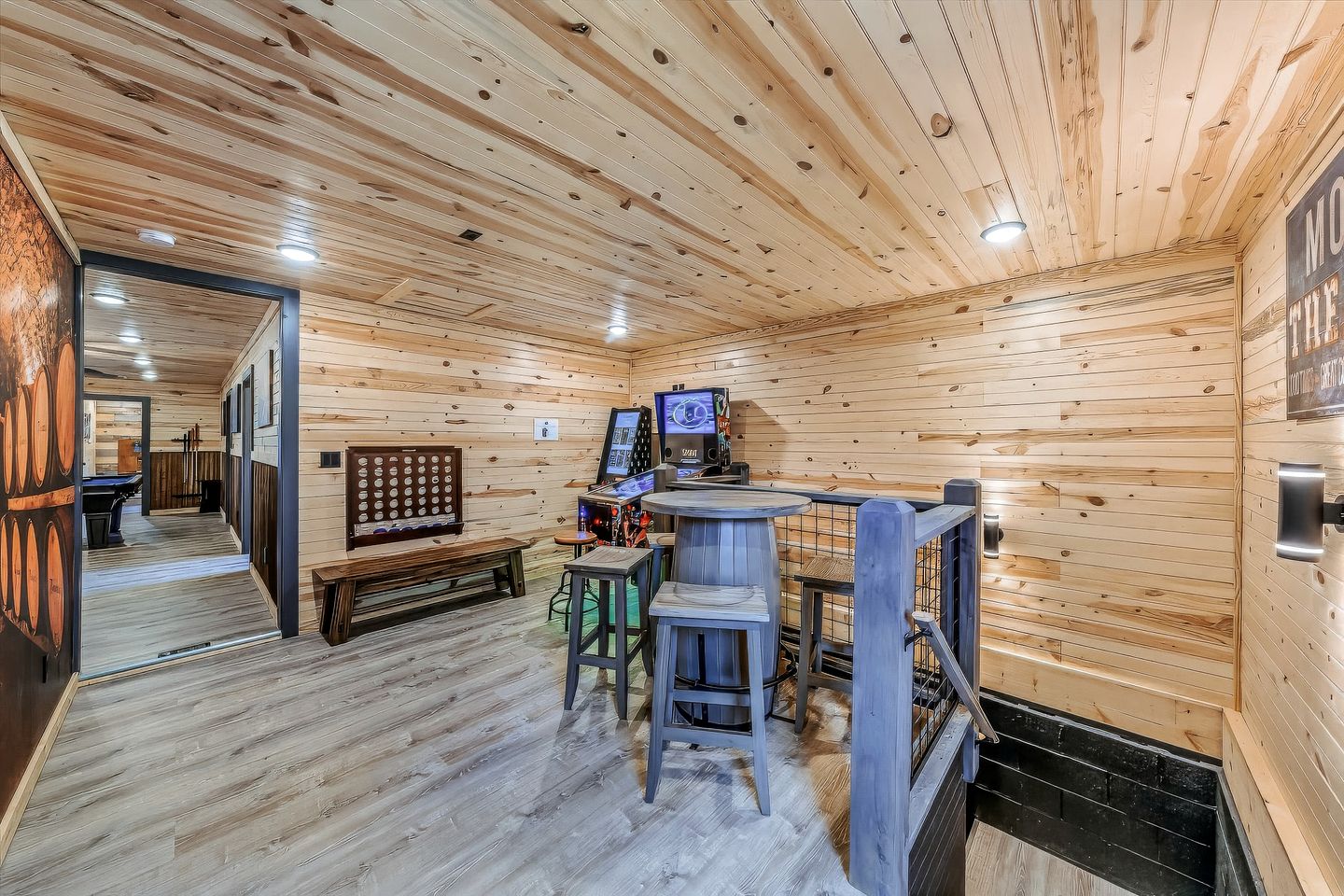 Rustic Farmhouse-Style Cabin with Hot Tub in Sevierville, Tennessee, near the Smoky Mountains