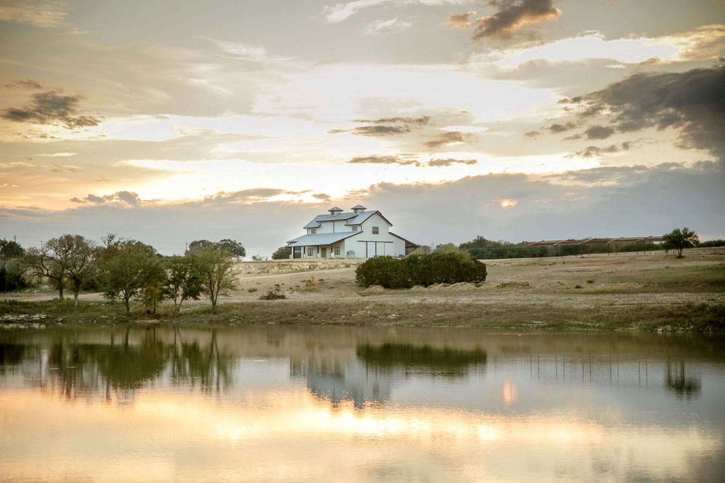 Rural Ranch Cottage Ideal for Groups or Family Reunions in Texas