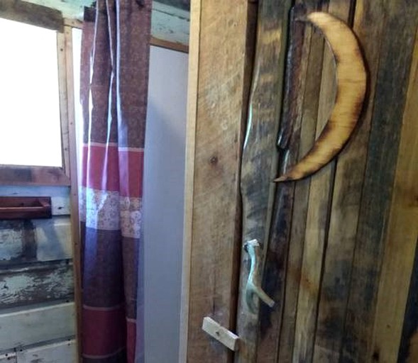 Cabins (Genoa, West Virginia, United States)