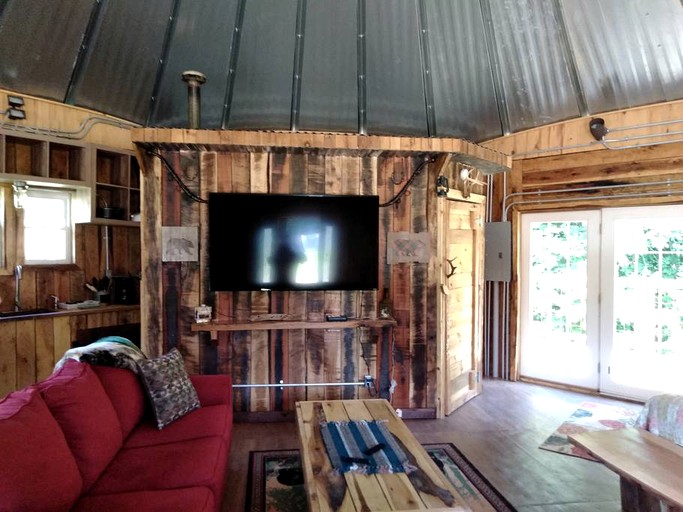 Cabins (Genoa, West Virginia, United States)