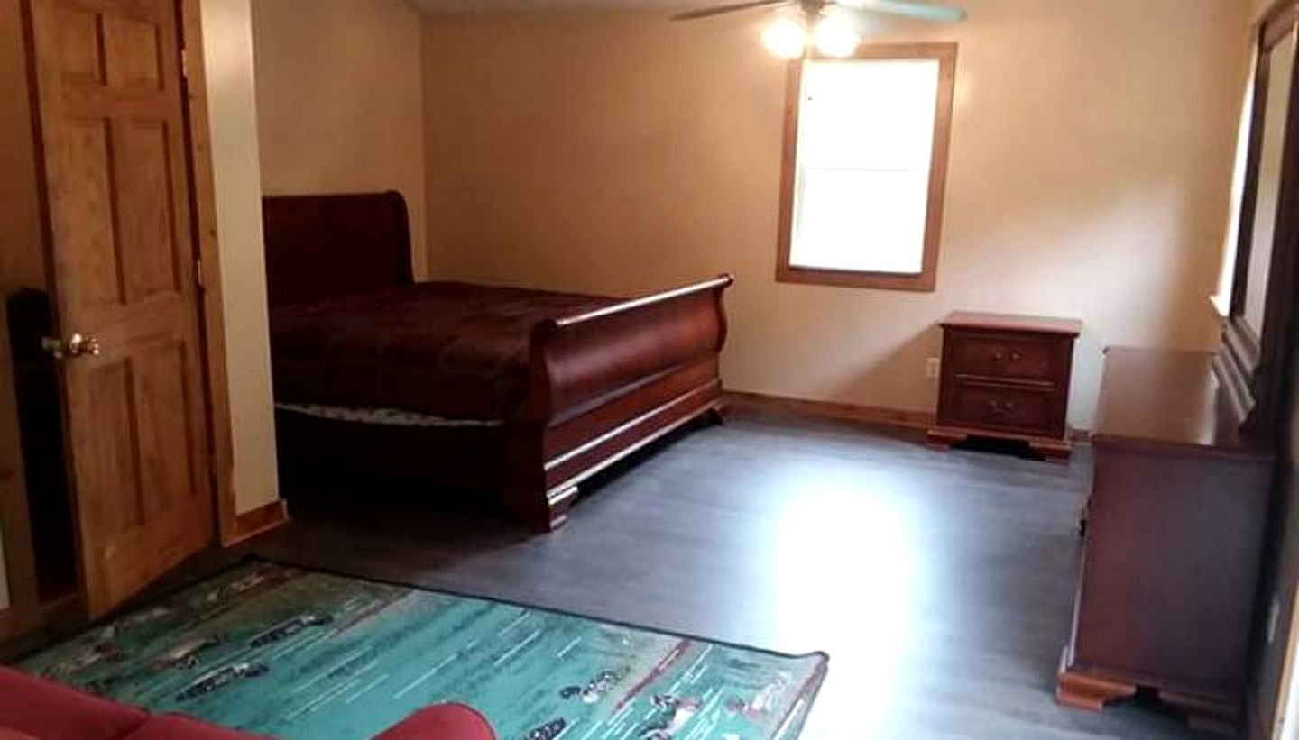 Stunning Getaway Cabin with Expansive Decks near Huntington, West Virginia