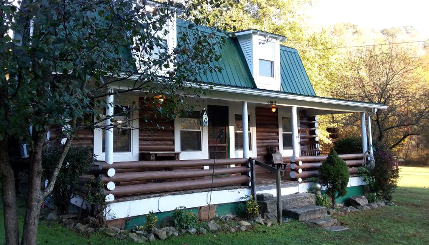 Gorgeous Vacation Cabin for Groups with Stylish Interior near Huntington, West Virginia