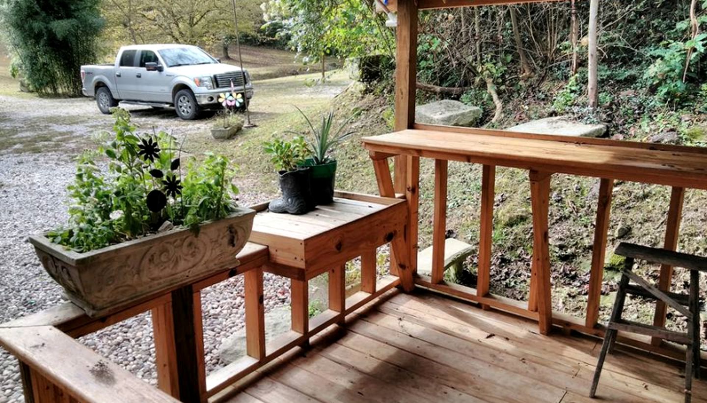 Gorgeous Vacation Cabin for Groups with Stylish Interior near Huntington, West Virginia