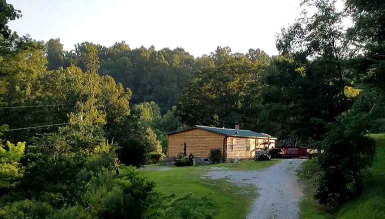 Log Cabins (Genoa, West Virginia, United States)