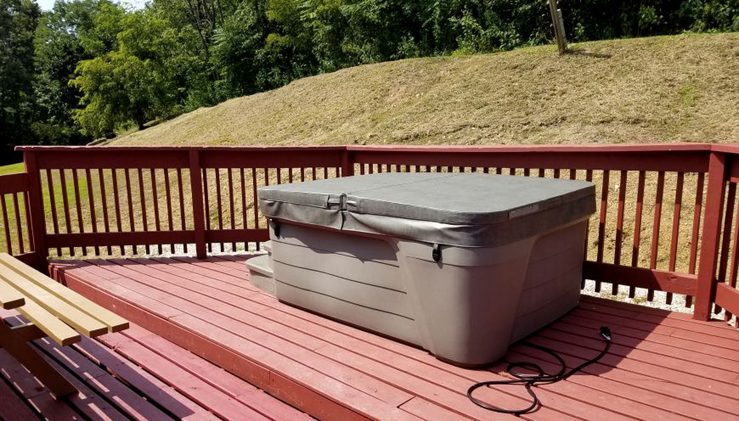 Gorgeous Family-Friendly Cabin with Fire Pit near Huntington, West Virginia