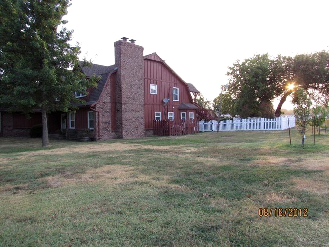 Spacious Four-Bedroom Barn with a Private Pool near Tulsa, Oklahoma