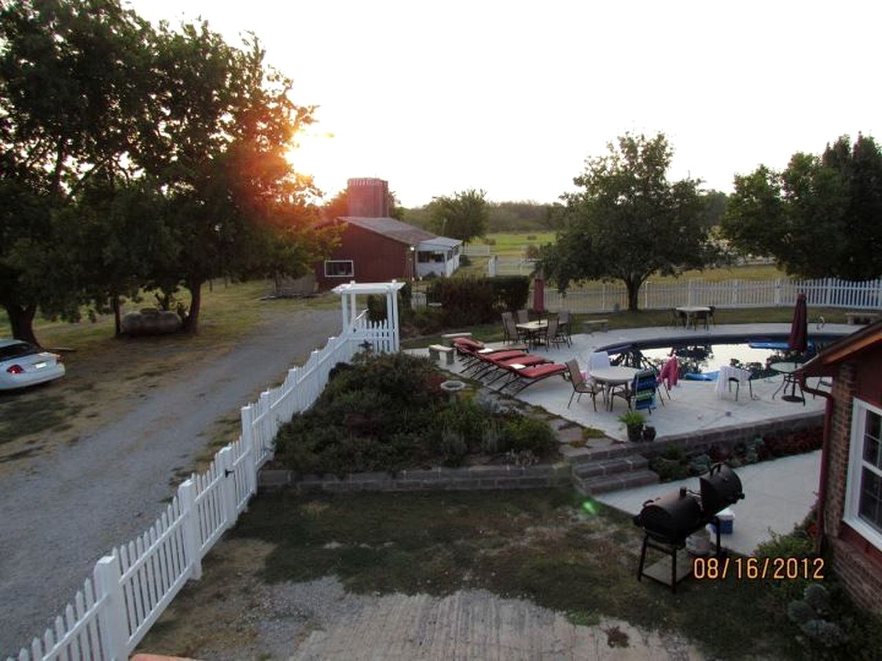 Spacious Four-Bedroom Barn with a Private Pool near Tulsa, Oklahoma