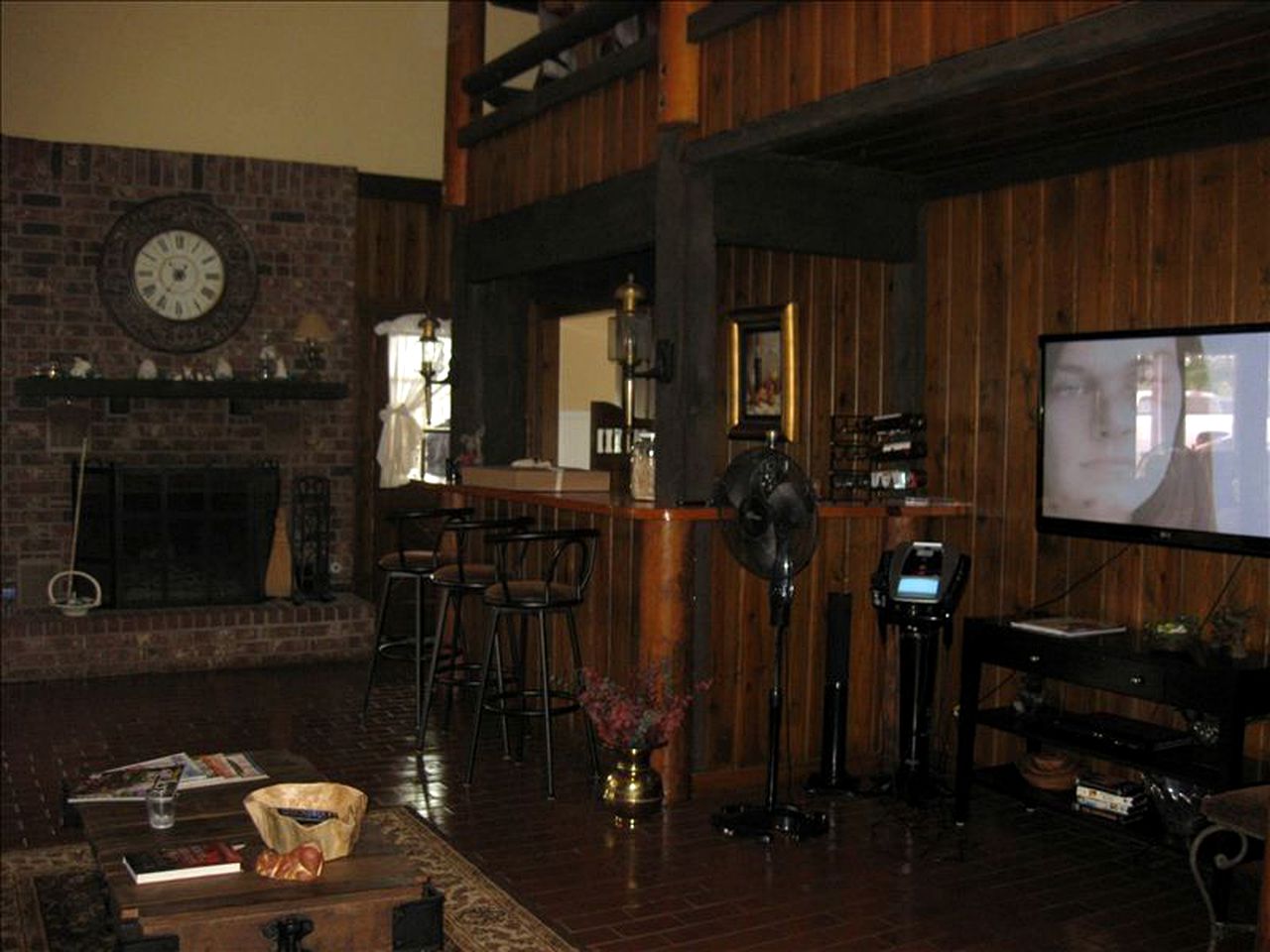 Spacious Four-Bedroom Barn with a Private Pool near Tulsa, Oklahoma