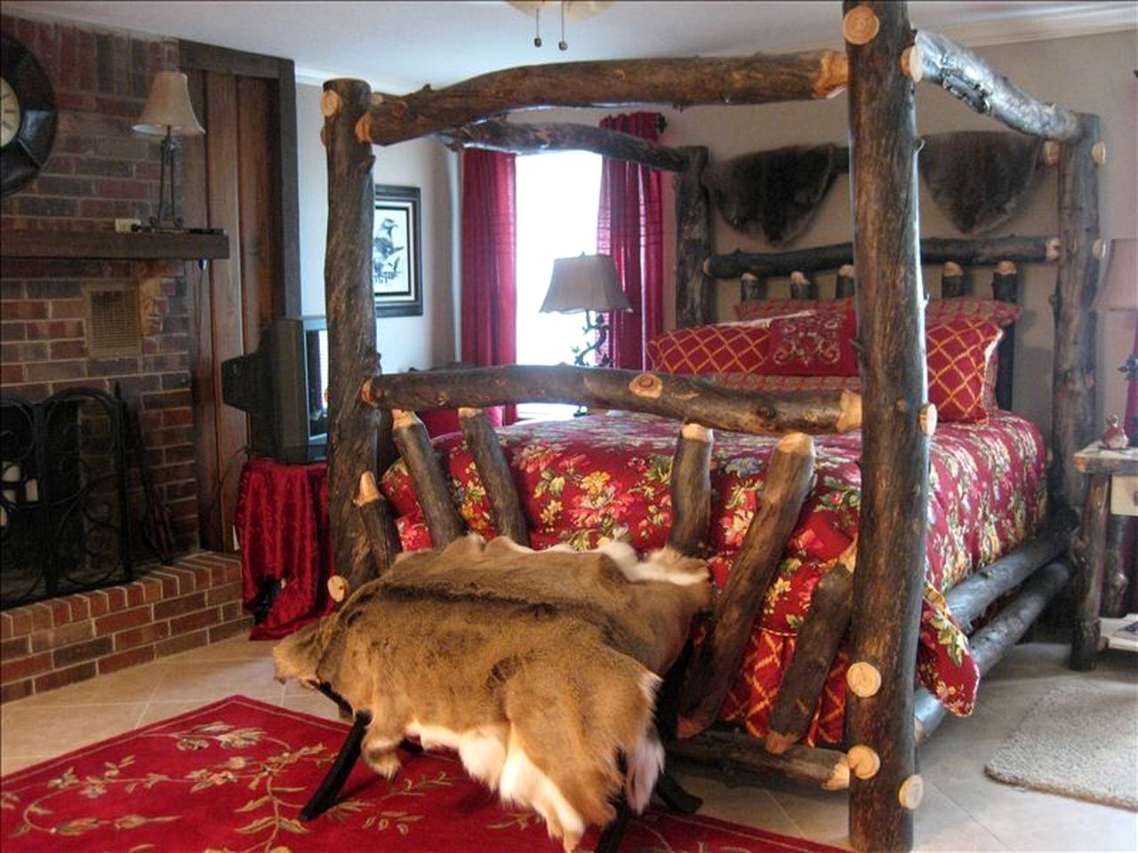 Spacious Four-Bedroom Barn with a Private Pool near Tulsa, Oklahoma