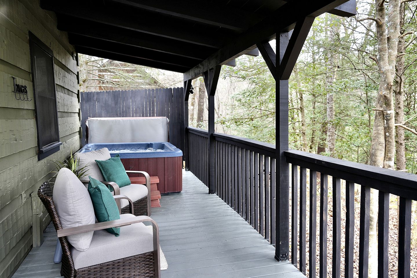 Luminous Cabin with Hot-tub, Fireplace and Games in Sevierville, Tennessee