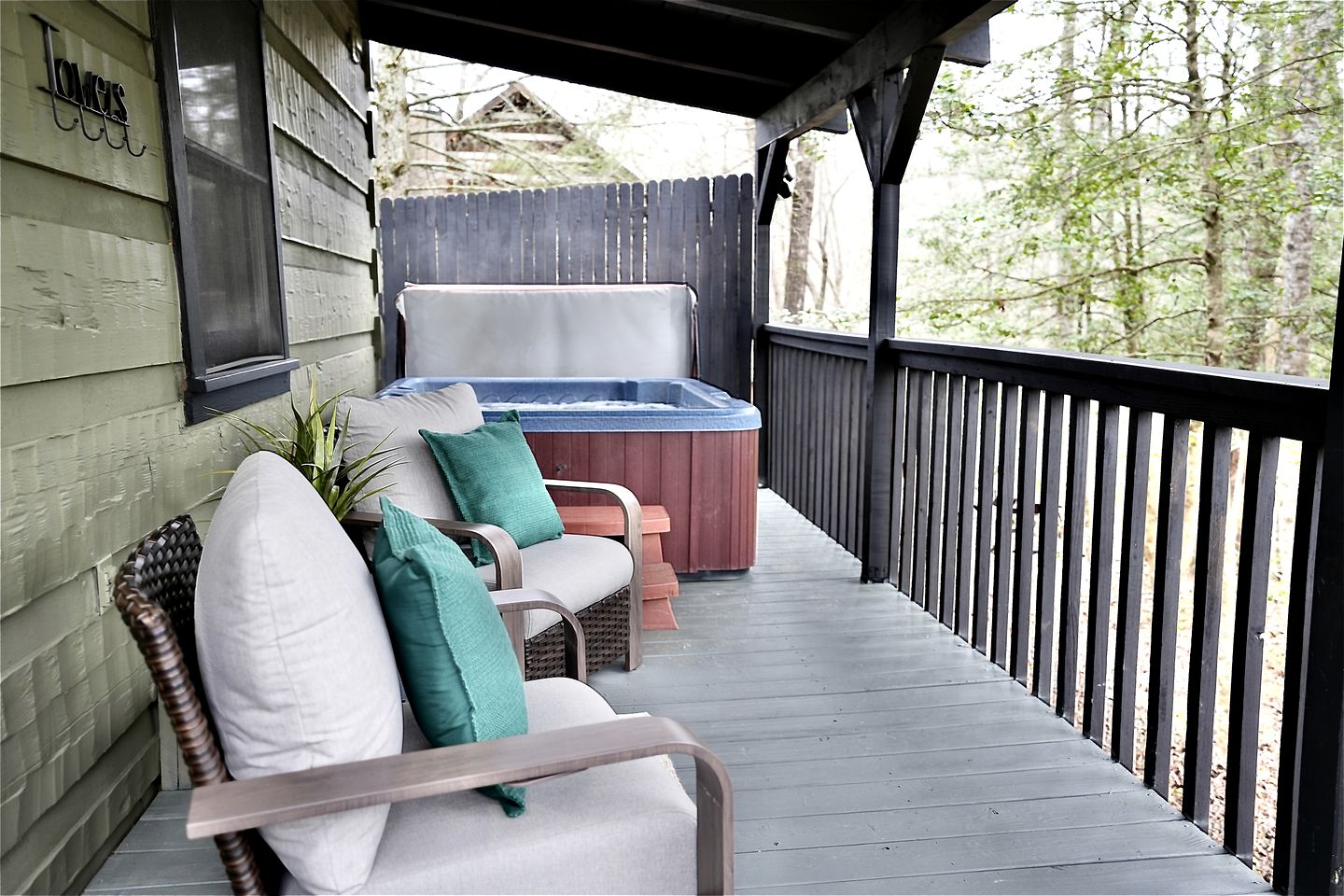 Luminous Cabin with Hot-tub, Fireplace and Games in Sevierville, Tennessee