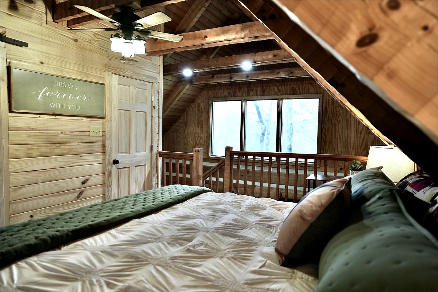 Luminous Cabin with Hot-tub, Fireplace and Games in Sevierville, Tennessee