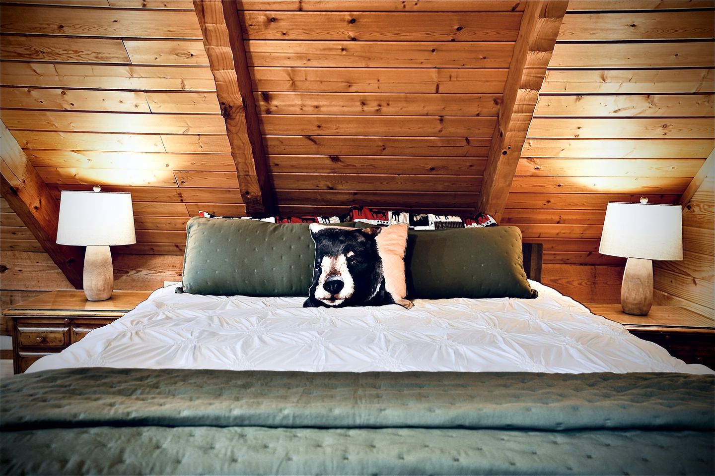 Luminous Cabin with Hot-tub, Fireplace and Games in Sevierville, Tennessee