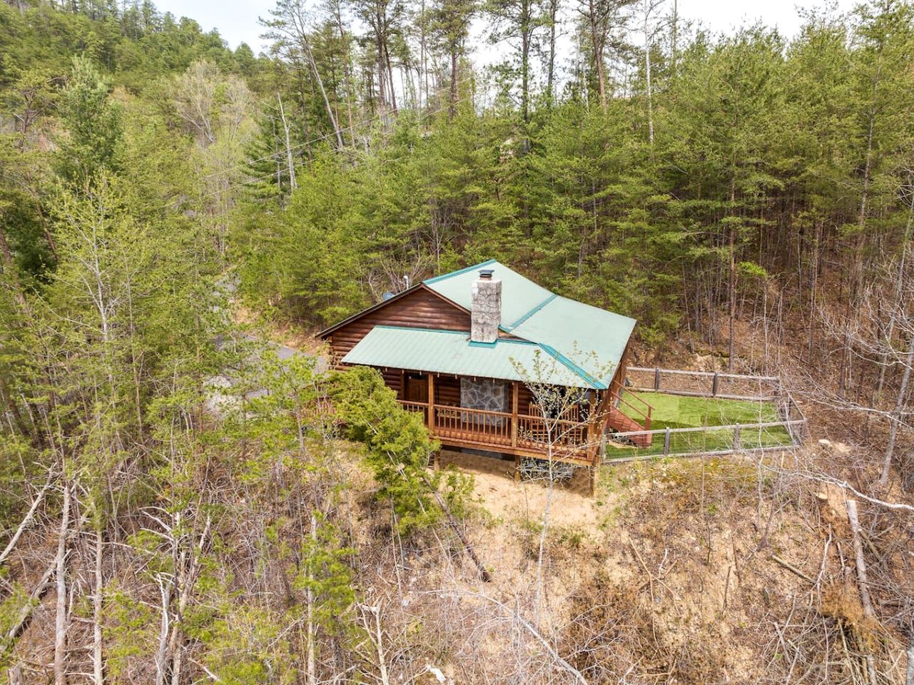 Renovated Cabin Near Great Smoky Mountains National Park, Tennessee