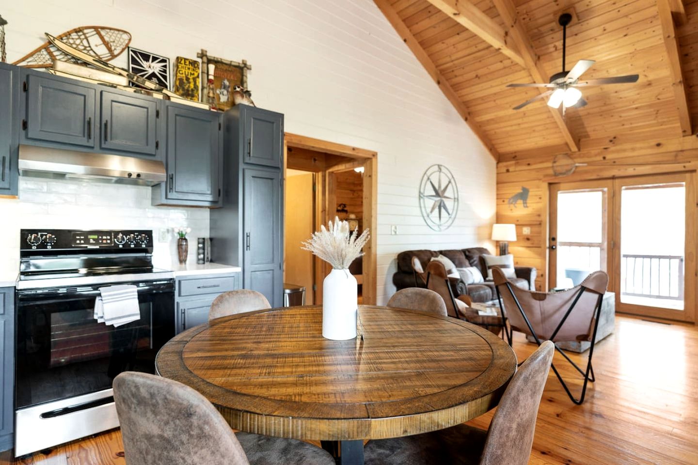 Renovated Cabin Near Great Smoky Mountains National Park, Tennessee
