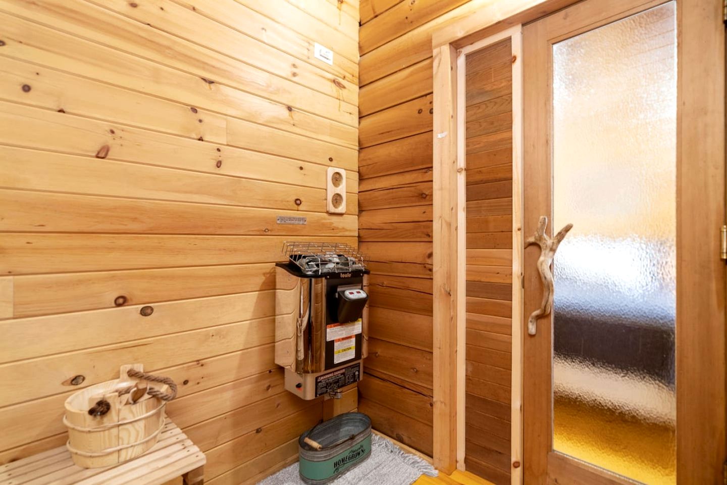 Renovated Cabin Near Great Smoky Mountains National Park, Tennessee