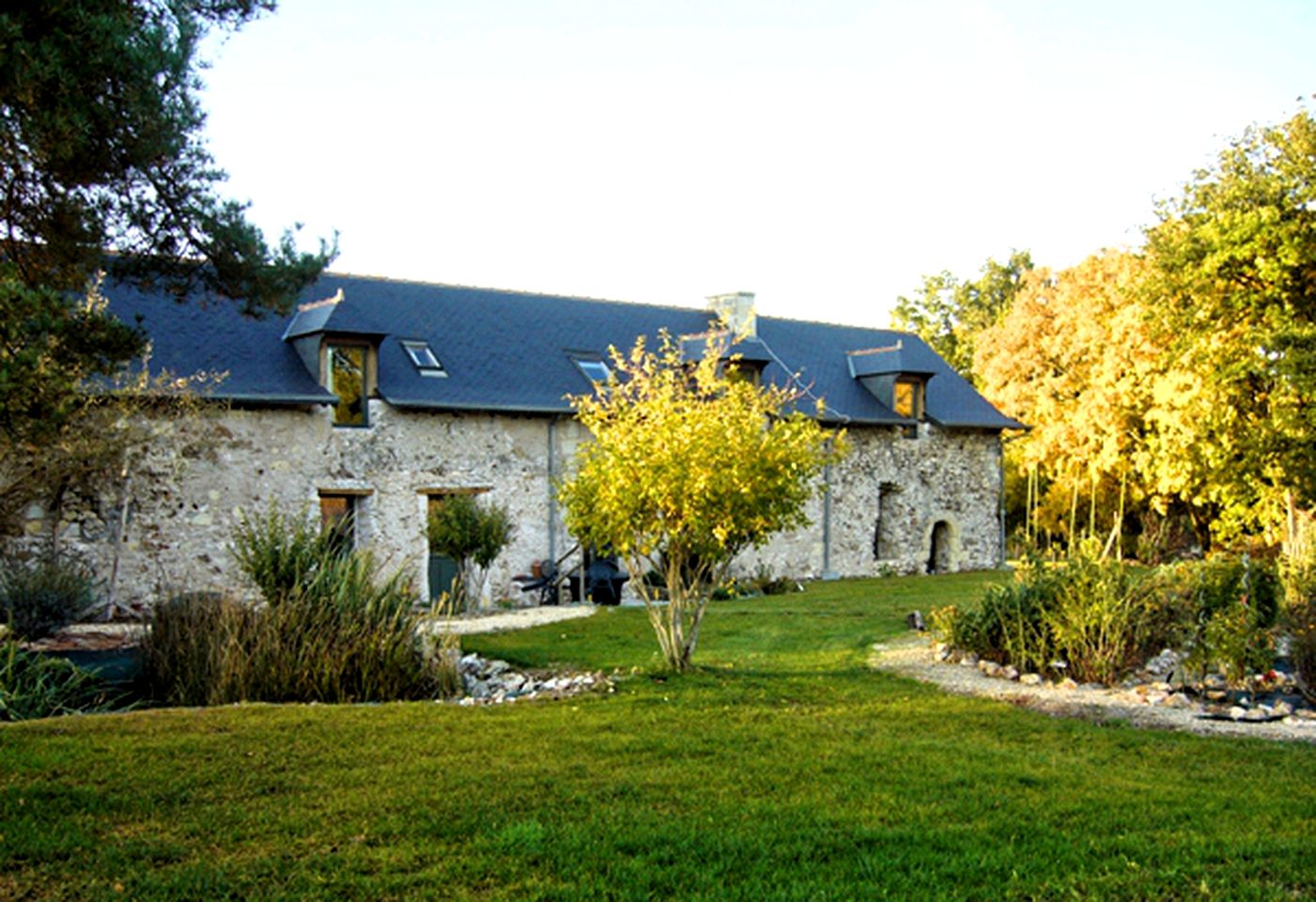 Rustic Room for a Weekend Getaway in a Bed and Breakfast near Angers, France