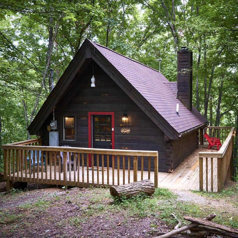 Rustic Secluded Cottage with Hot-tub in Sevierville, Tennessee