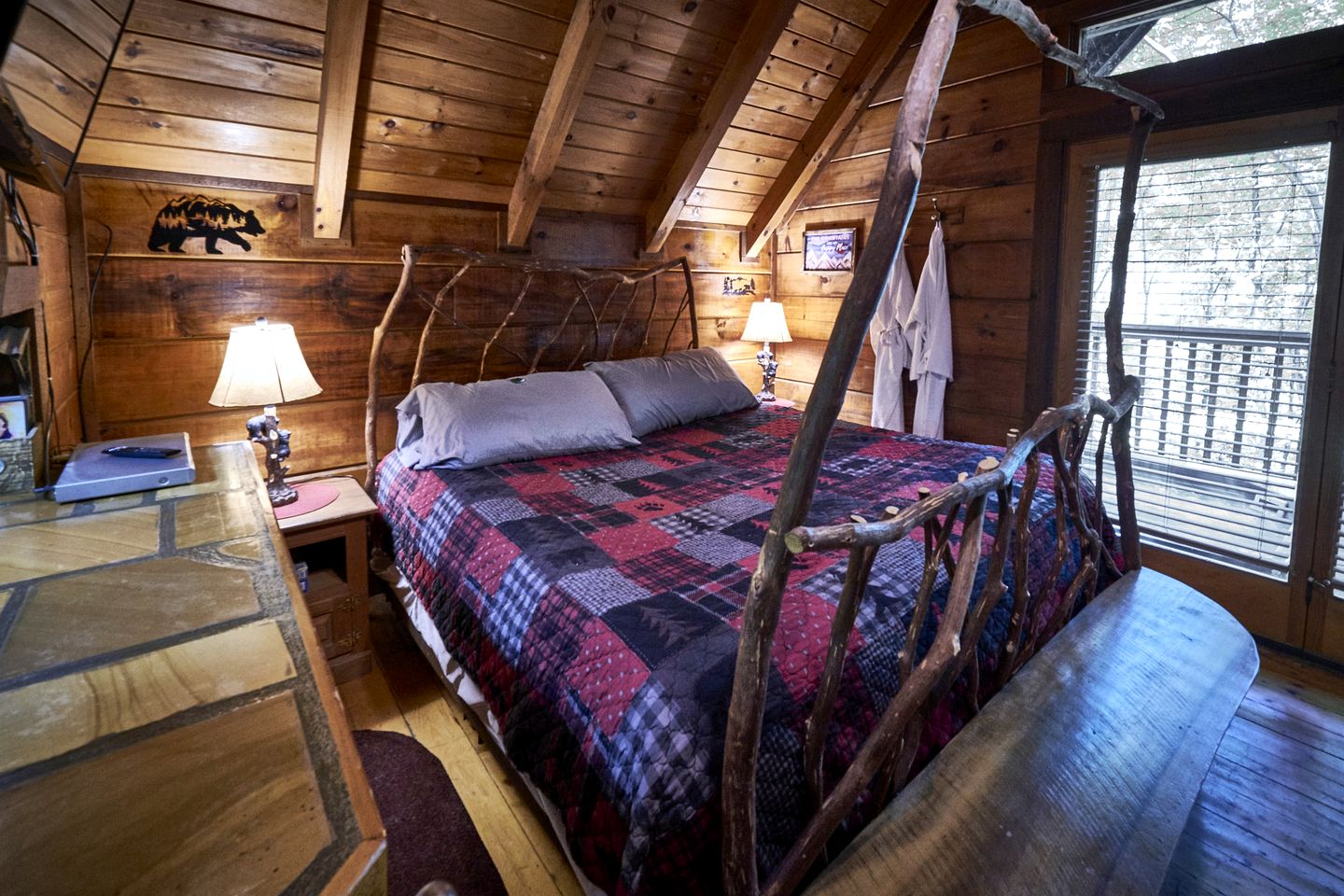 Rustic Secluded Cottage with Hot-tub in Sevierville, Tennessee