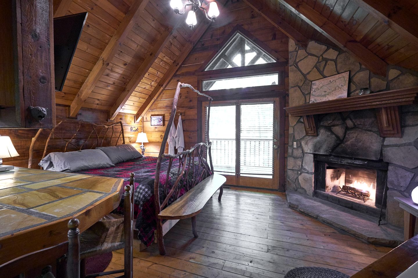 Rustic Secluded Cottage with Hot-tub in Sevierville, Tennessee